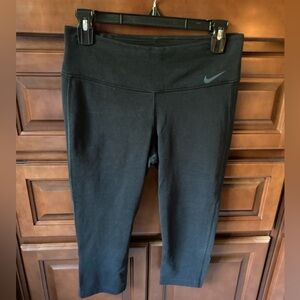 Women’s Nike Dri-FIT Black Cropped Activewear Pant. Size Medium.